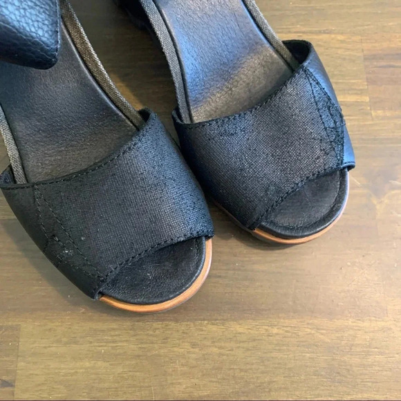 Sorel Joanie II Black Wedge Sandals Heels Canvas Leather Ankle Strap Open Toe 7 - Picture 4 of 9